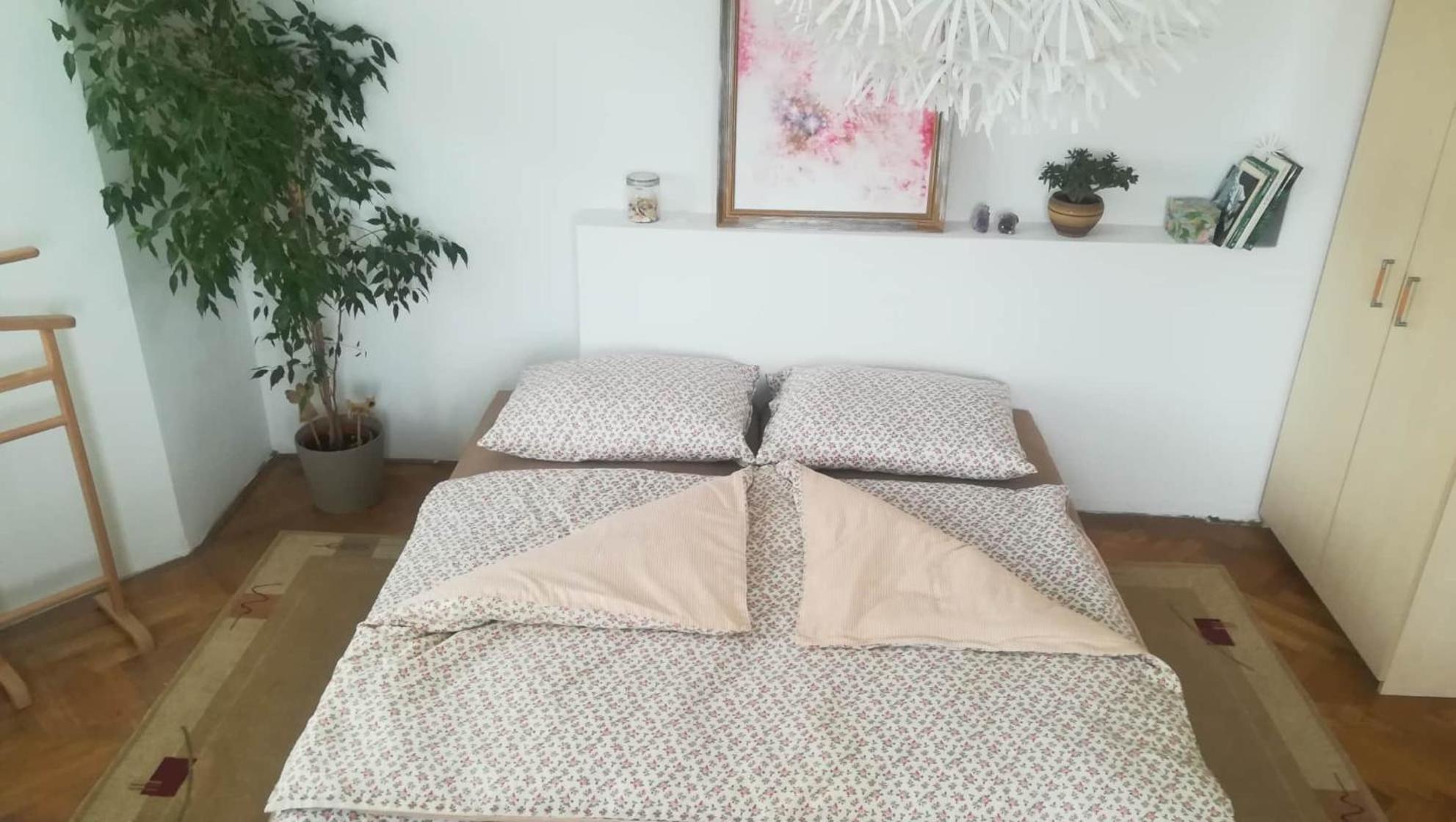 Penzion Flora Zatec  Ngoại thất bức ảnh